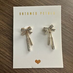 Untamed Petals Tilly Bow Earrings